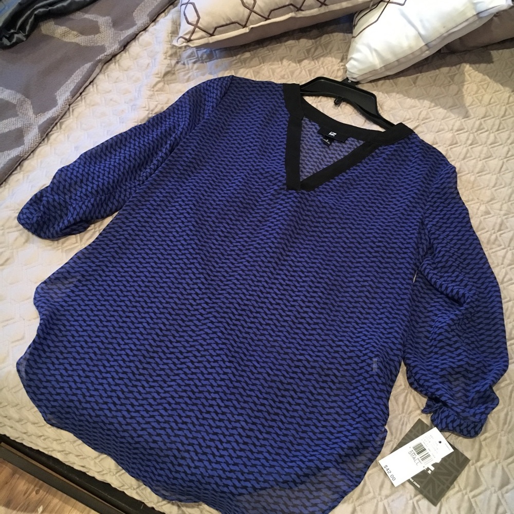 NWWT- Blue&Black dressy top with 3/4 sleeves!